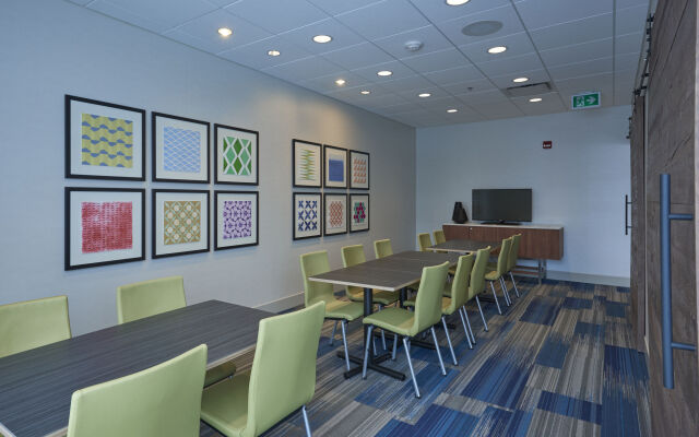 Holiday Inn Express & Suites St John's Airport by IHG