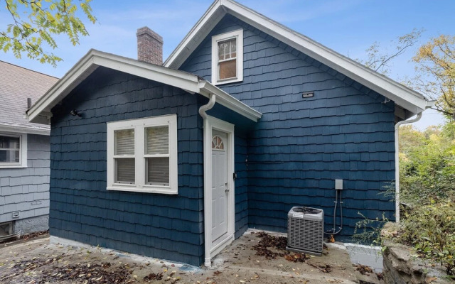 Centrally Located Apt Near Uc, Hospital And Zoo! 1 Bedroom Apts by Redawning