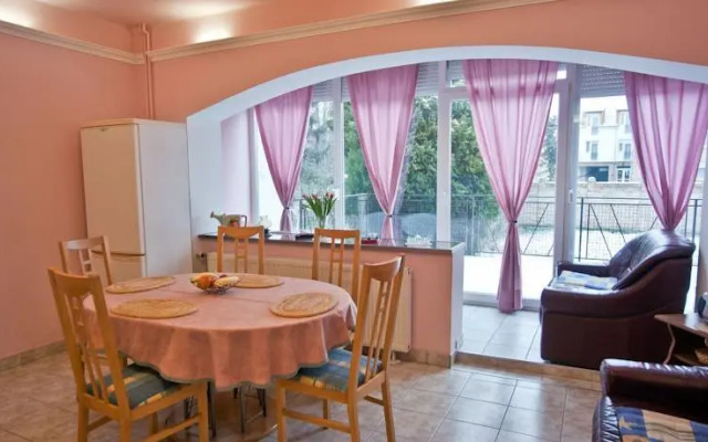 Napsugár Apartmanház
