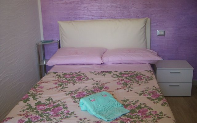 Room in Guest Room - S'olivariu Village Affittacamere - King Room With Roll-in Shower