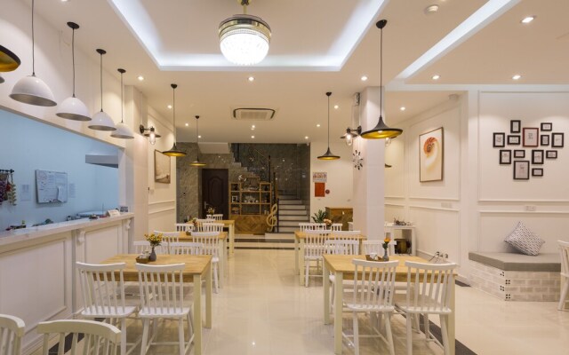 Audrey's Hotel