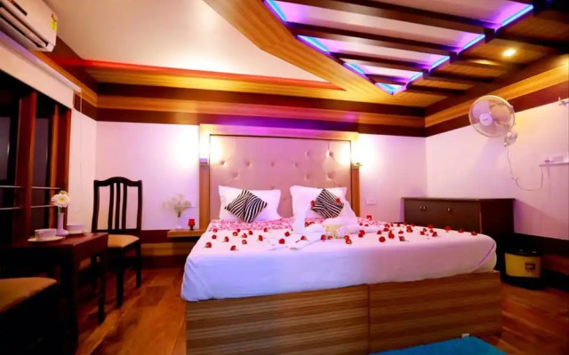 Indiavacationz Houseboat
