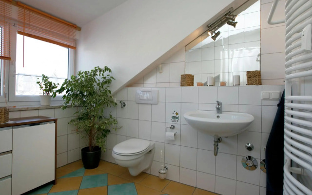 Sunny Terrace Apartment