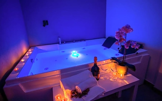 ETNEA 208 LUXURY JACUZZI SUITE Catania