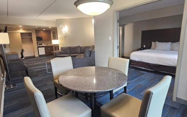 Clarion Hotel & Suites