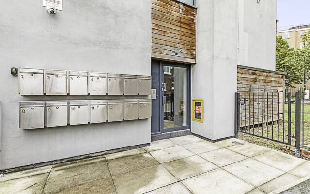 Beautiful Abode In Brentford