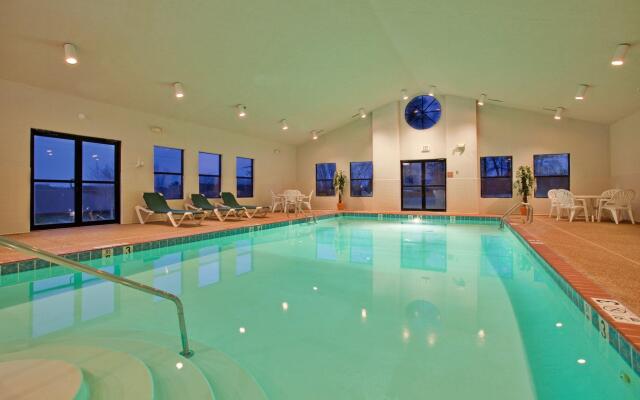 Holiday Inn Express & Suites Batesville by IHG