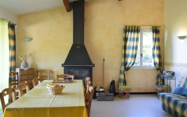 Stunning Holiday Home in Bourdeaux with Hill View