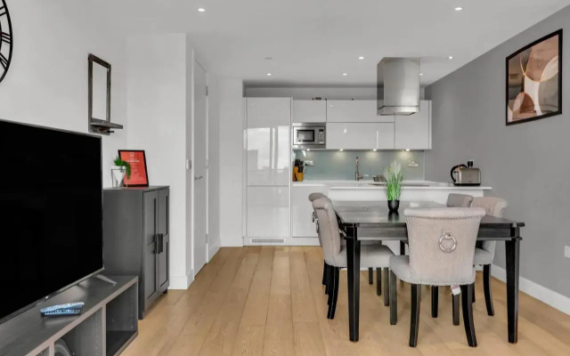 Commercial Street Apartment By Mysquare