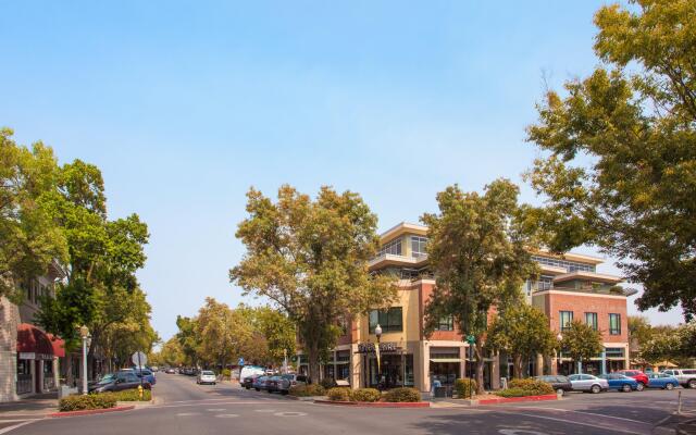 Holiday Inn Express & Suites Davis - University Area, an IHG Hotel