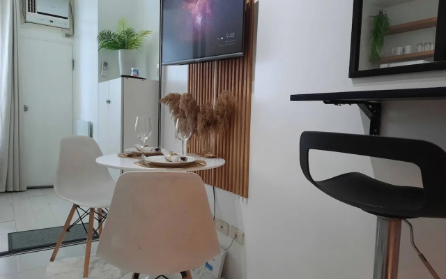 Stylish Condo at Mezza 1 With Fast Wifi & Netflix