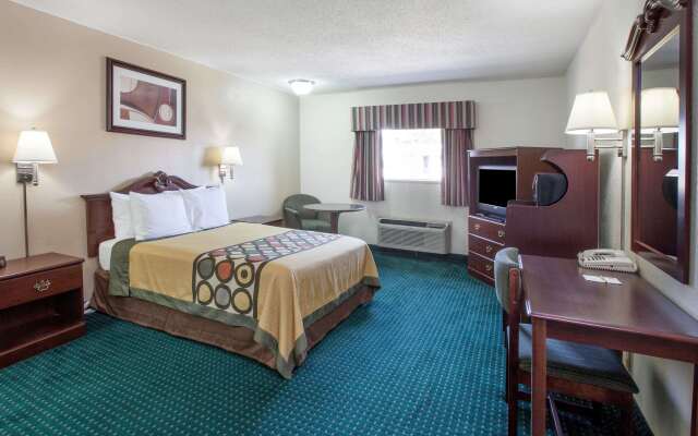 Super 8 by Wyndham Clinton