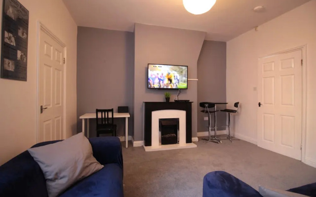 Lovely 2-bed Downstairs Apartment