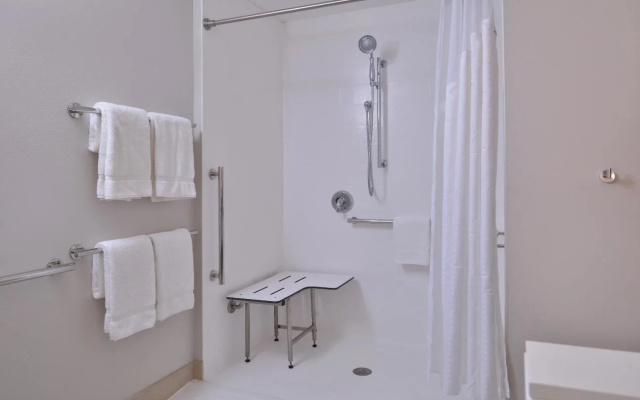 Holiday Inn Express & Suites Marshalltown by IHG