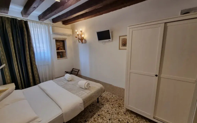 Gesuiti - Cozy and Central Apartment