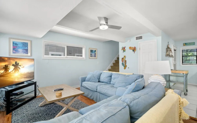 Sunset Beach House by Vtrips