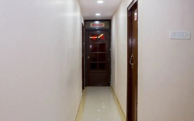 Collection O 5072 Padmini Hotel