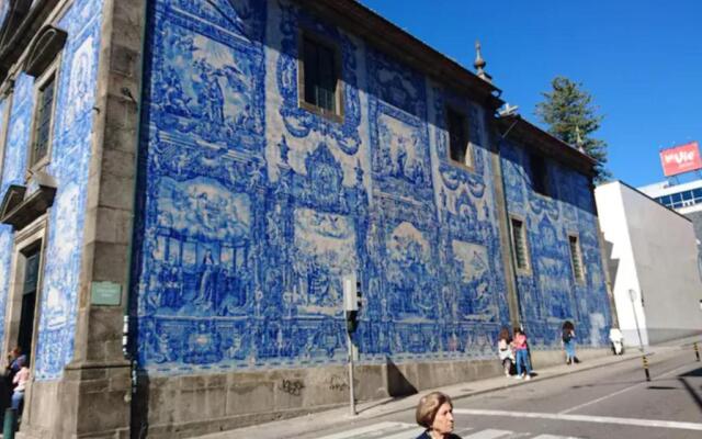 GuestReady - Oporto Sunset Blue Balcony