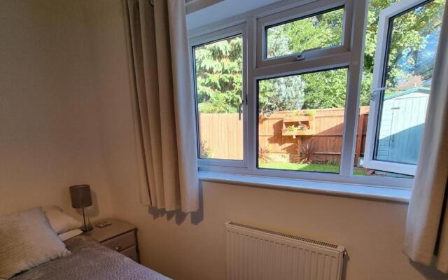 Spacious one bedroom apartment with private garden