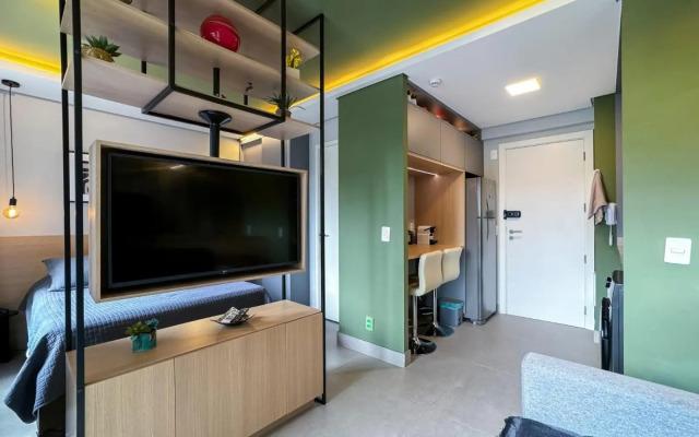 Studio novíssimo, completo e muito bem localizado