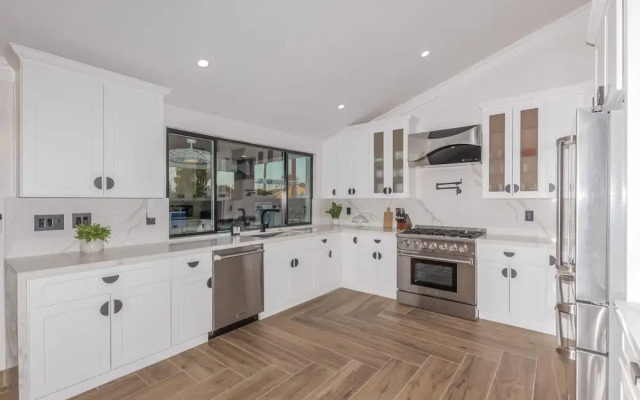 NEW The Kensington Custom Pool Al-fresco Living