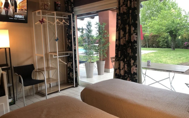 Room in Studio - Studio Apartment With Kitchen in one Room