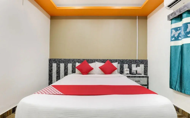 OYO 585 Hotel Raj Durbar & Navrang
