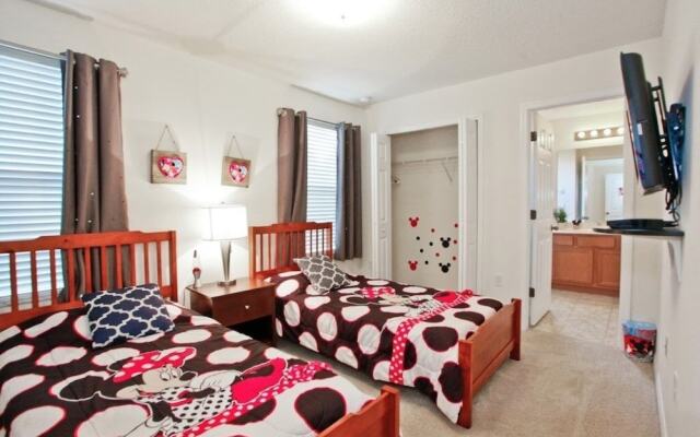 241 Las Fuentes Drive 6 Bedroom Home by Redawning