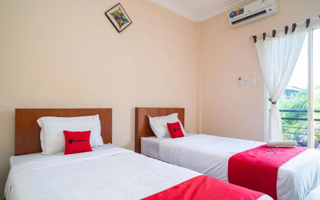 OYO 2493 Lotus Hotel Syariah