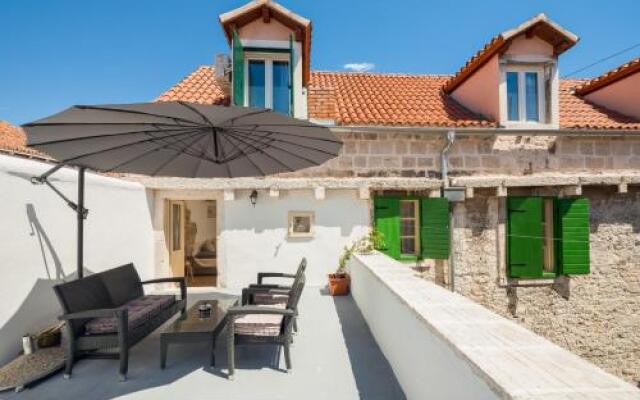 Cindro Apartment with Terrace