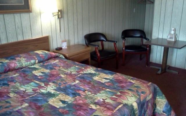 Budget Host Parkway Motel