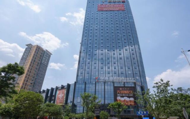 Home Inn Plus (Kunming Tongde Square Wanhong Road)