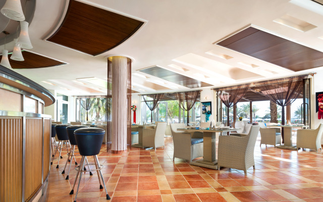 Le Meridien Al Aqah Beach Resort
