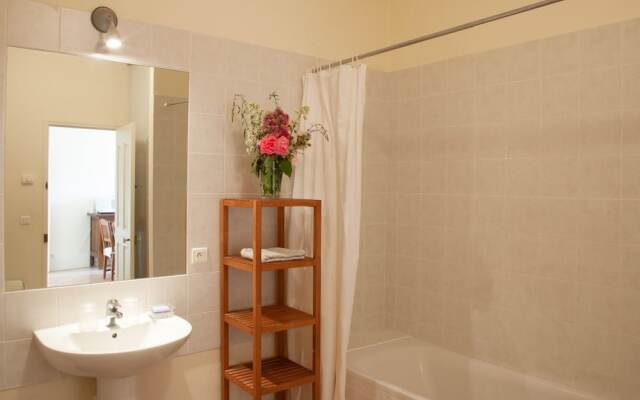 Secluded Holiday Home in Rustrel With Swimming Pool