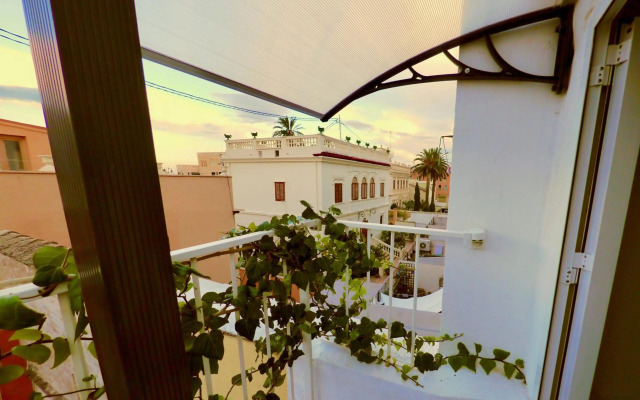 Old Fisherman's House in Malvarrosa Beach