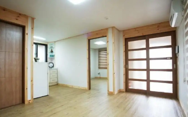 Gotjawal Geomun Oreum Pension