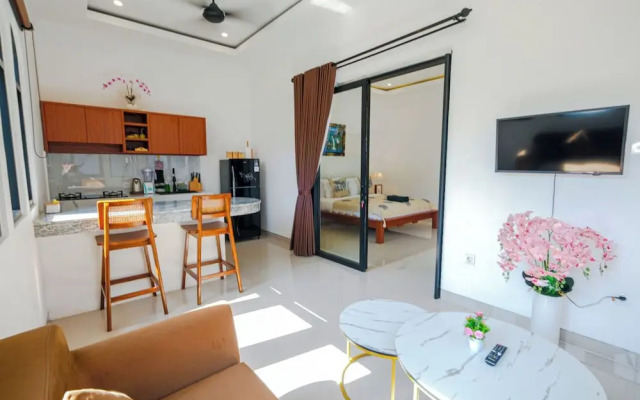 Crystal Flow Guest House & Apartment Canggu