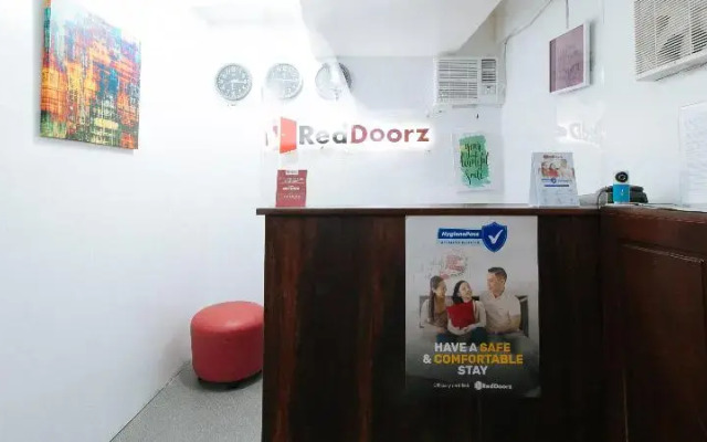 RedDoorz near Pasay Rotonda