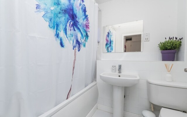 Fantastic 1 Bedroom Flat With Great Marina Views