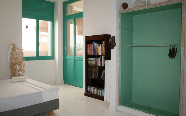 Neoclassical ART-House Bhive