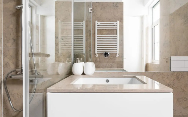 JOIVY Marvelous 3-bed home w/astonishing view&terrace, nearby St George Castle