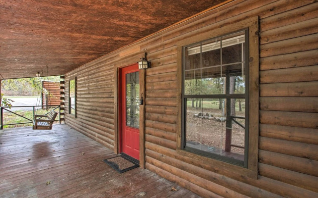 Timber Brooke Cabin: Hot Tub & Central Location!