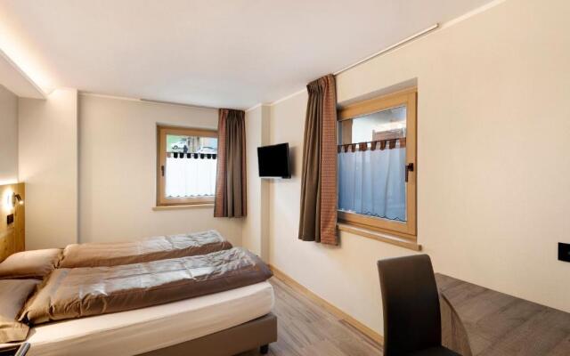 Snow Mountain Planet Suite House