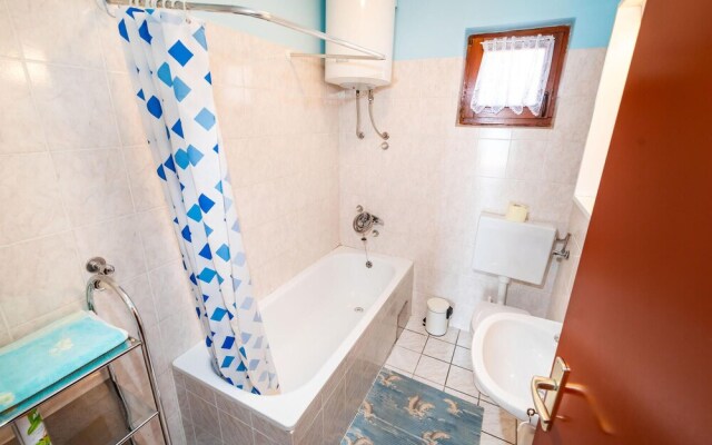 Amazing Apartment in Maslenica With 2 Bedrooms and Wifi