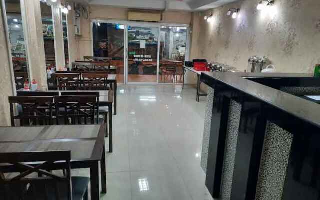 RD Hostel & Restaurant