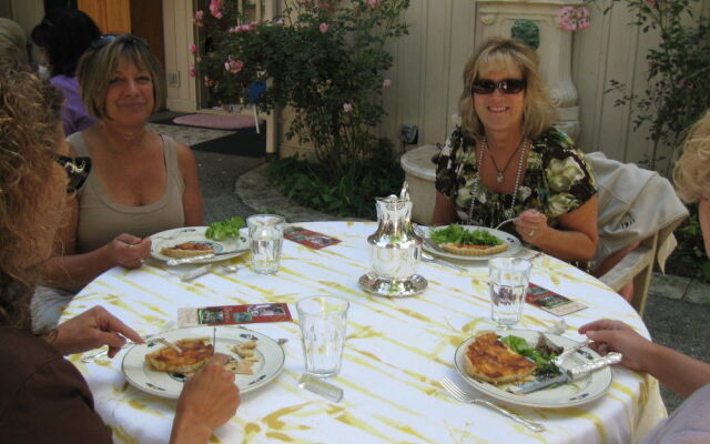 Auberge de Seattle, French Country Inn