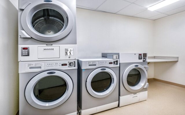 Fairfield Inn & Suites by Marriott Van Canton Area