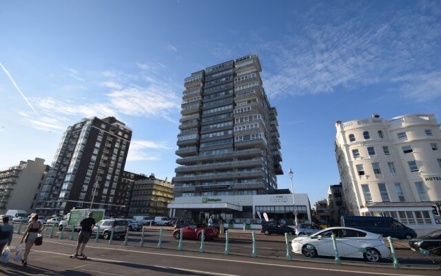 Isabella Penthouse 15th Floor, Seafront