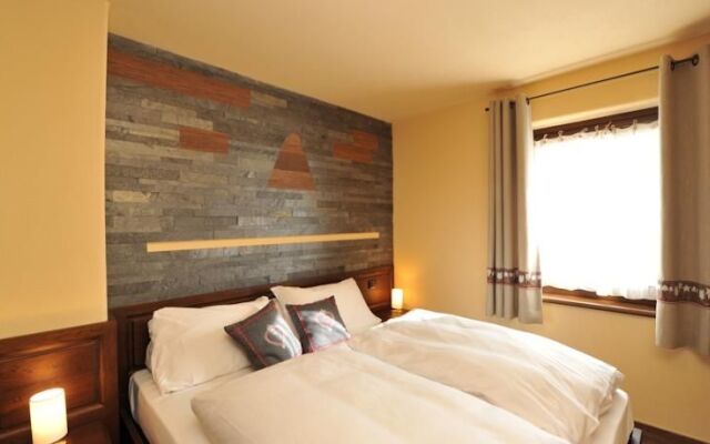 Hosquet Lodge
