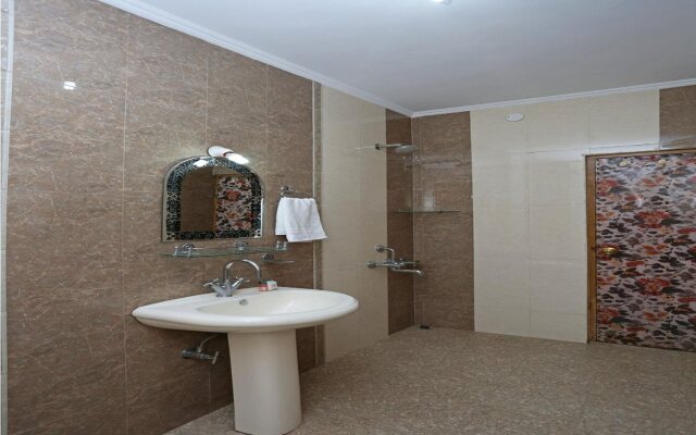 OYO 4487 Hotel Al Azra